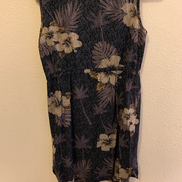 Swimsuit cover - Picture 1 of 2